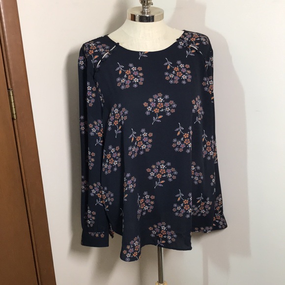 NWT LOFT XL Blouse Black with Floral Hydrangea Print Flowy - Picture 4 of 12